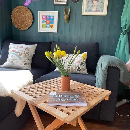 The Lodge - A Tranquil Escape Atworth Buitenkant foto