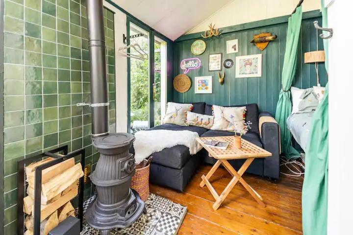 The Lodge - A Tranquil Escape Atworth Buitenkant foto