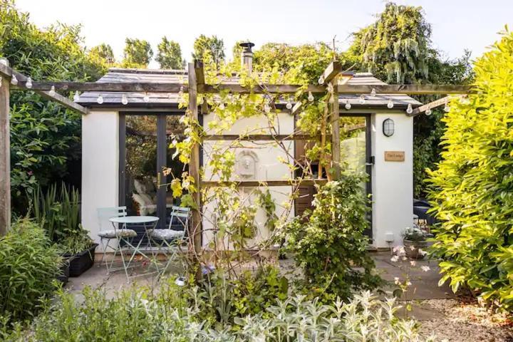 The Lodge - A Tranquil Escape Atworth Buitenkant foto