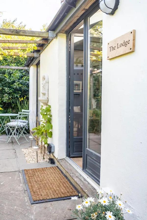 The Lodge - A Tranquil Escape Atworth Buitenkant foto