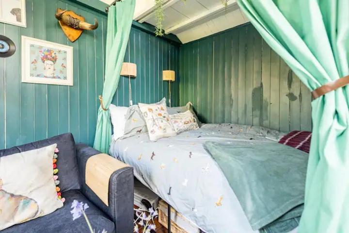 The Lodge - A Tranquil Escape Atworth Buitenkant foto