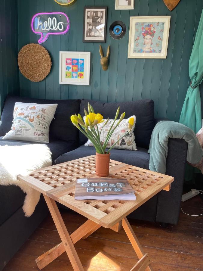 The Lodge - A Tranquil Escape Atworth Buitenkant foto